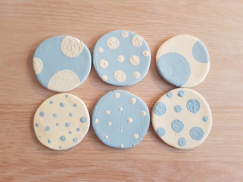Coasters med prikker. Instruks 5.